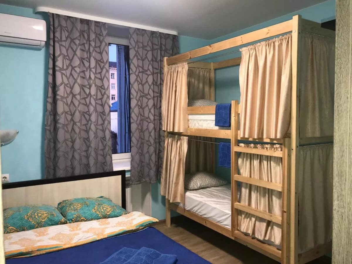 Хостел на видовой владивосток. Хостел море семеновская владивосток лого. Море хостел. Хостелы во владивостоке. Хостелы во владивостоке.