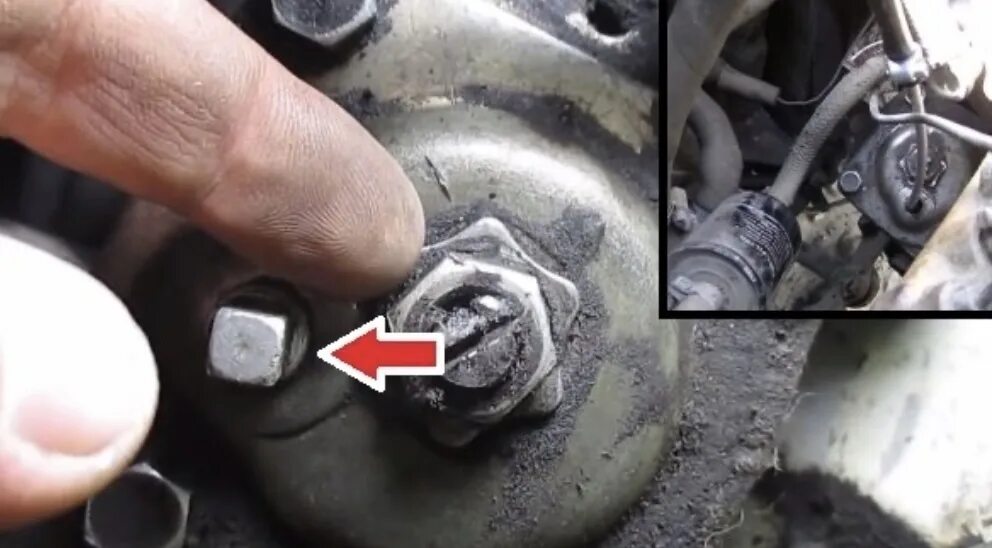 Рулевой редуктор ваз 2101 масло. Масло в рулевой редуктор ваз 2103. Сколько масла в рулевой редуктор. Болт рулевого редуктора ваз 21213. Смазка рулевого редуктора ваз 2107.