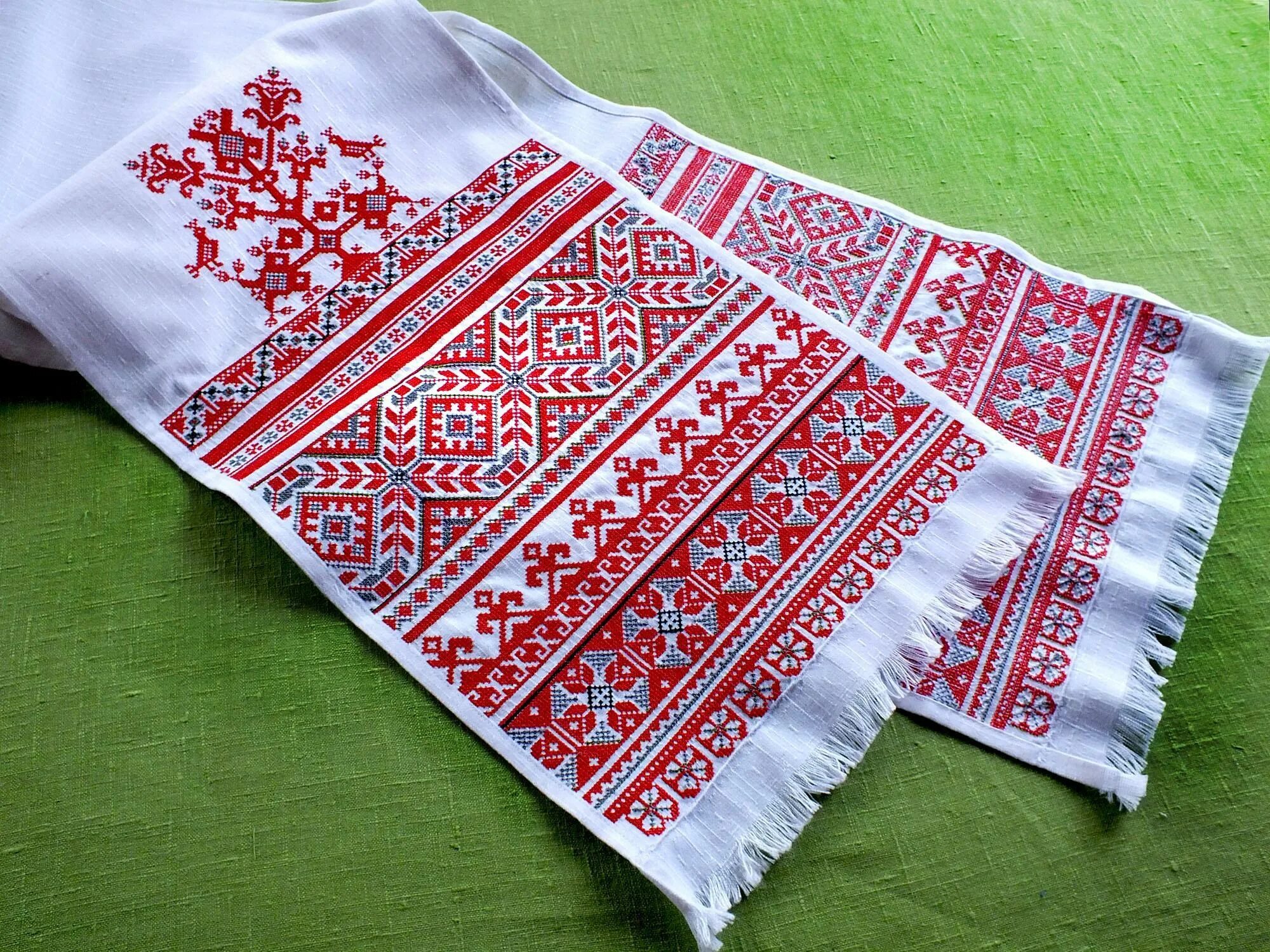 Уральская вышивка рушник. Вышивка традиционная. Обережная вышивка алатырь. Народная вышивка пудожья. Рушник в древней руси.