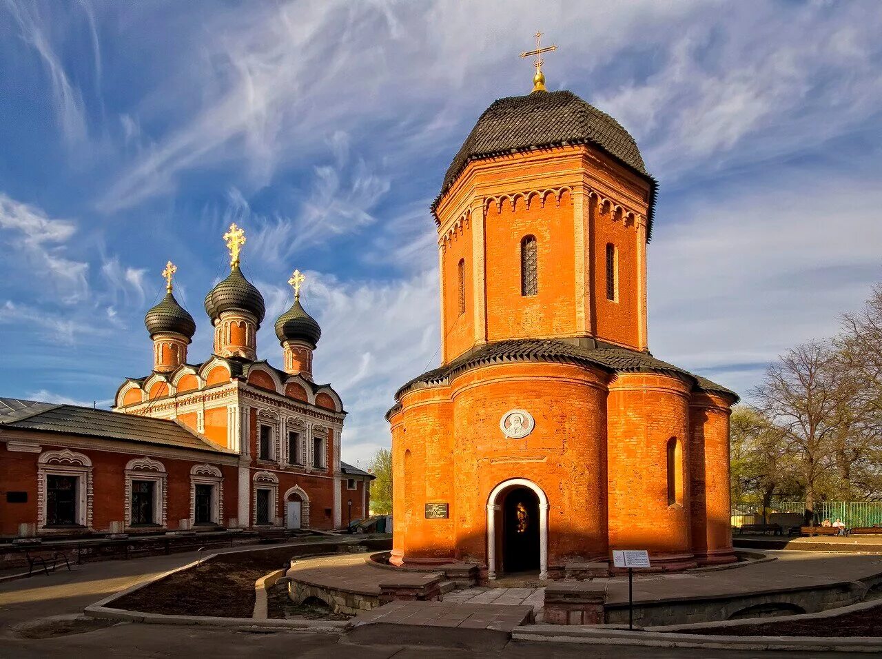 Высоко-Петровский ставропигиальный мужской монастырь. Храм на Петровке монастырь.