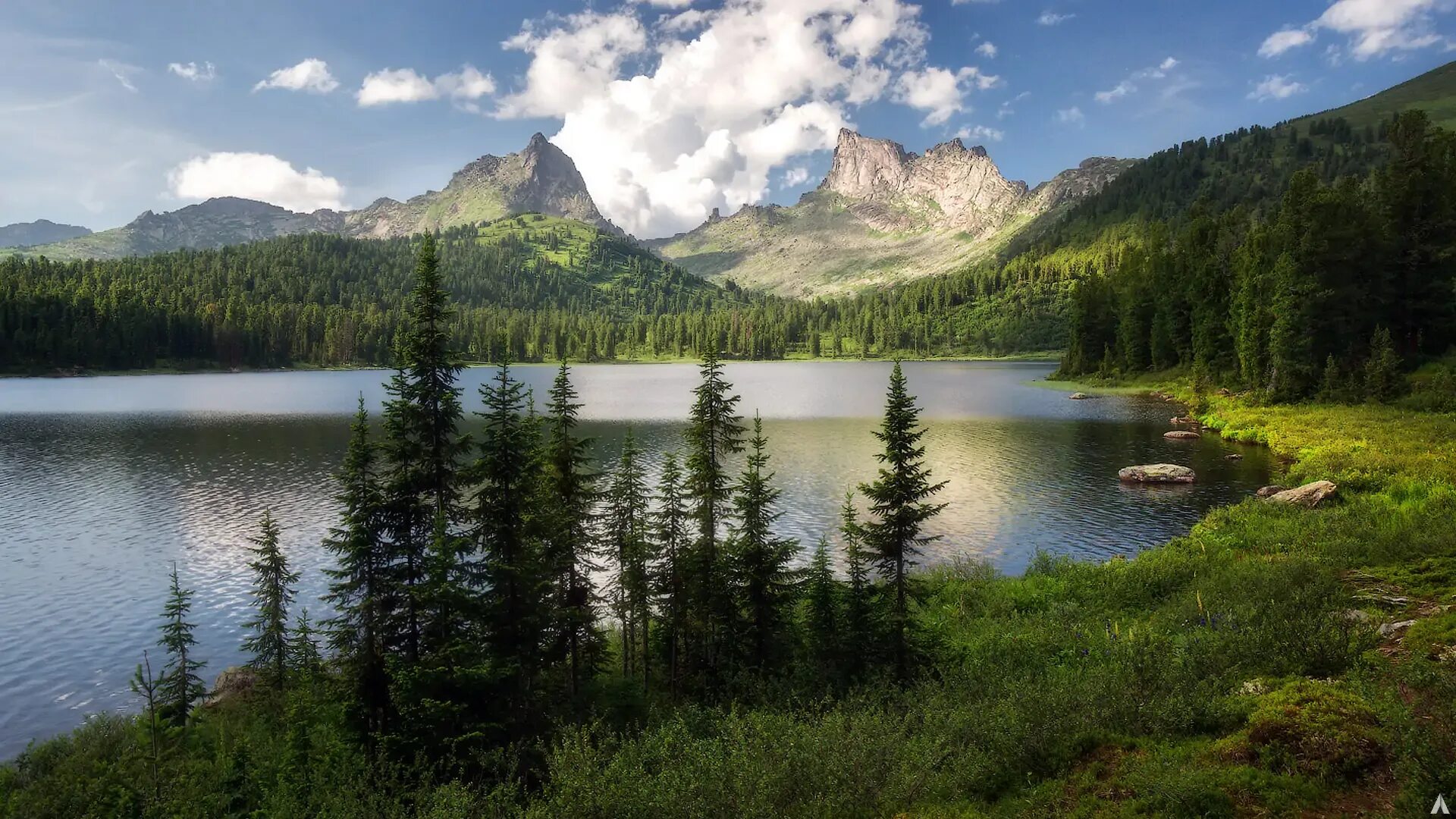 Зап 1 лярная природа. Озеро светлое Ергаки. Парк Ергаки Красноярский край. Озеро светлое Красноярский край Ергаки. Озеро Ойское Ергаки.