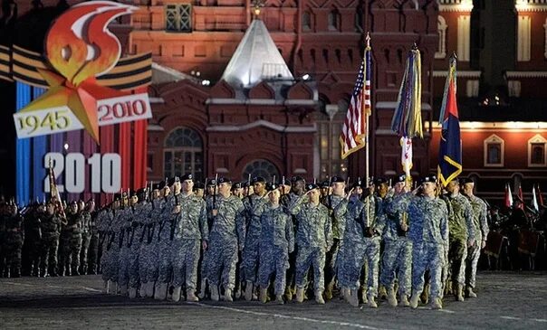 Войска НАТО на красной площади парад 9 мая. Парад Победы 2010 года на красной площади. Парад Победы 2010 в Москве. Парад на красной площади 9 мая 2010 года. Парад 9 мая 2010