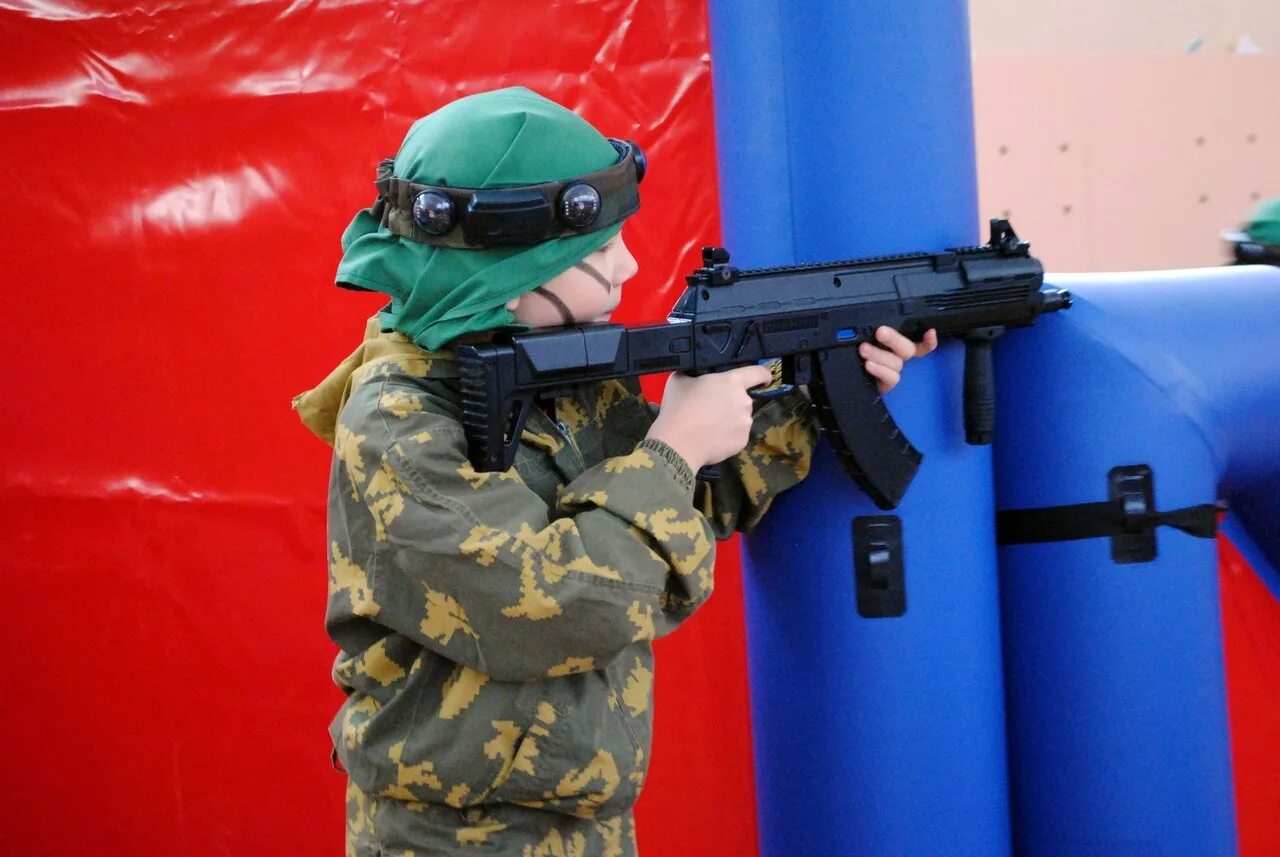 бойцы лазертаг. фигуры для лазертага. укрытия лазертаг. лазертаг 22. лазертаг в реутове.