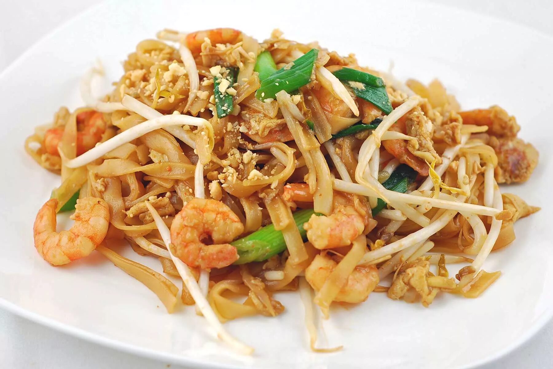 Пад тай таиланд. Тайская кухня пад тай. Пад тай таиланд. Лапша пад тай. Тайская лапша пад-тай.