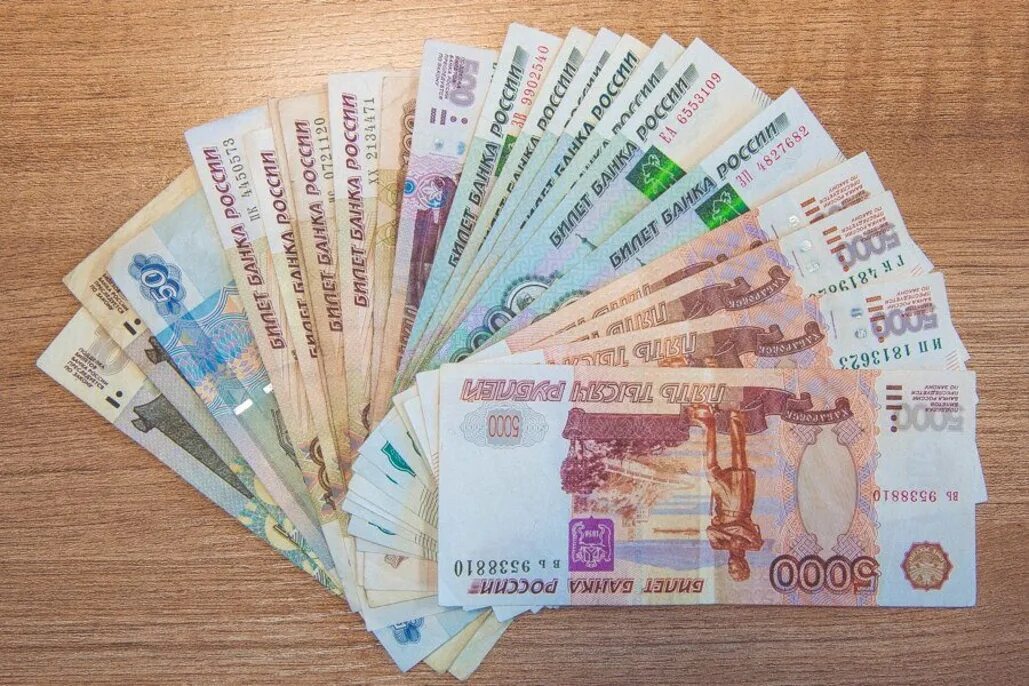 6 от 30000. Деньги на столе. Деньги 30 тысяч рублей. Зарплата. Деньги рубли.