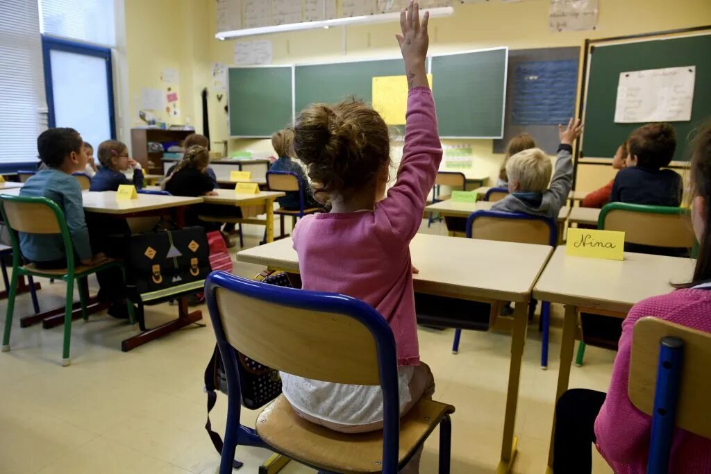 Школа во франции классы. Alpadia language schools швейцария. Начальное образование во франции. Французские школы во франции. Система школьного образования во франции.