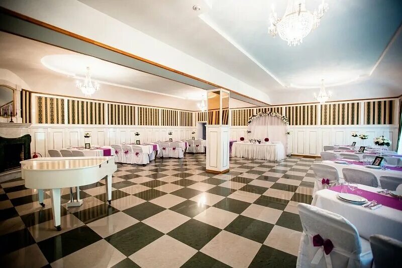 Грин холл липецк ресторан. Грин холл липецк ресторан. Зал red hall. Грин холл липецк ресторан. Кафе корона истра.