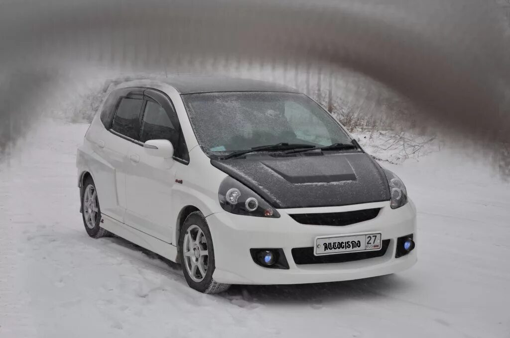 Куплю хонду улан удэ. Mugen Honda Fit 2005. Honda Fit пороги Mugen. Хонда фит Питер.