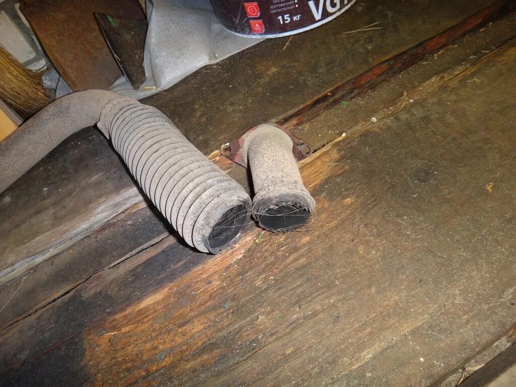 Лопнула гофра. Гофра бмв 2,5 мейли. Лопнула гофра. Гофра глушителя b51180a. Гофра глушителя ауди а6 с5 2.