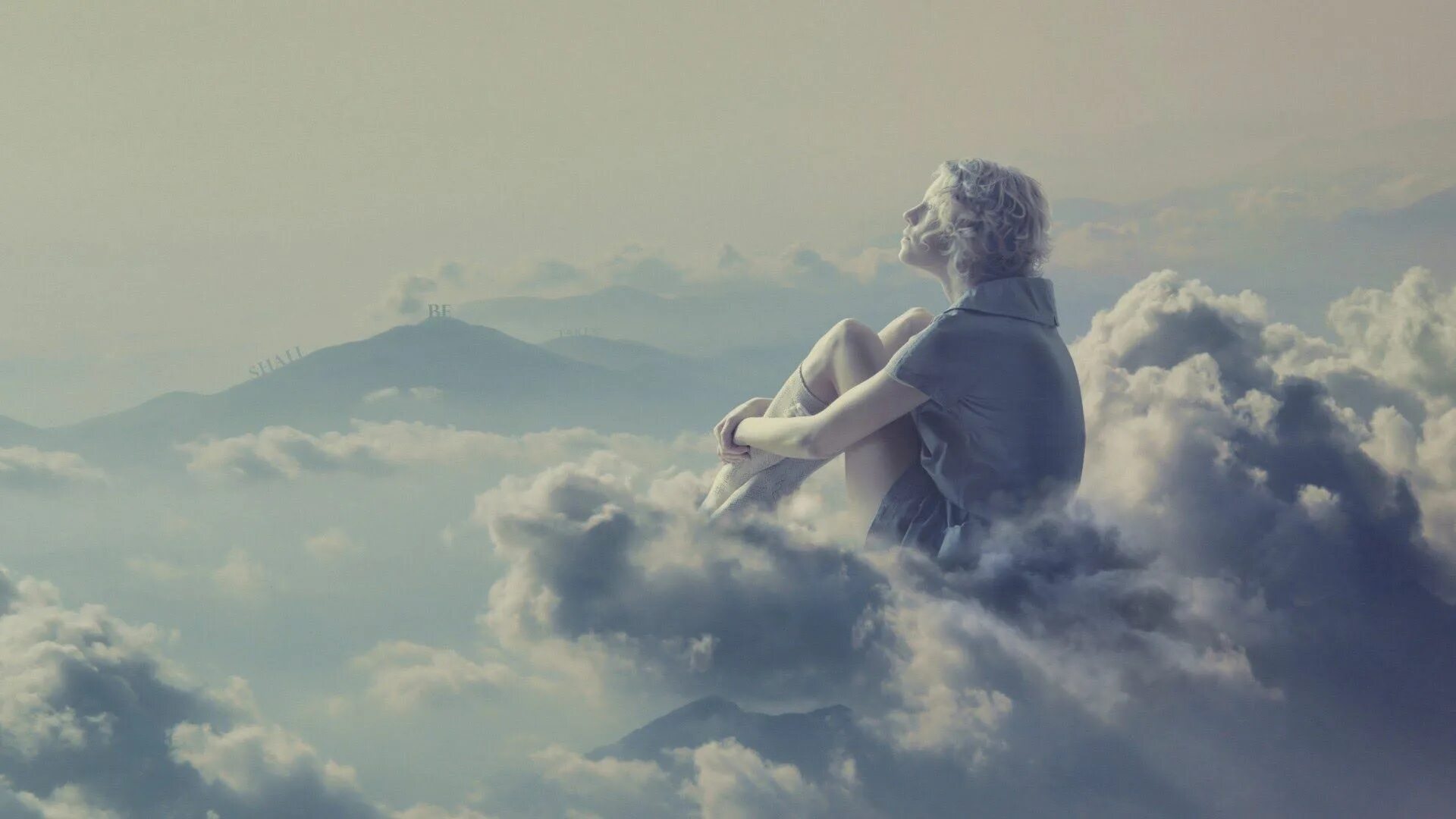 Путь в небо. Девушка летает. Величие бога. Человек на облаке. Человек на небесах.