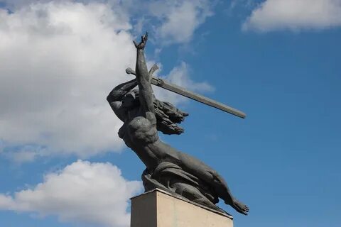 Меч скульптура