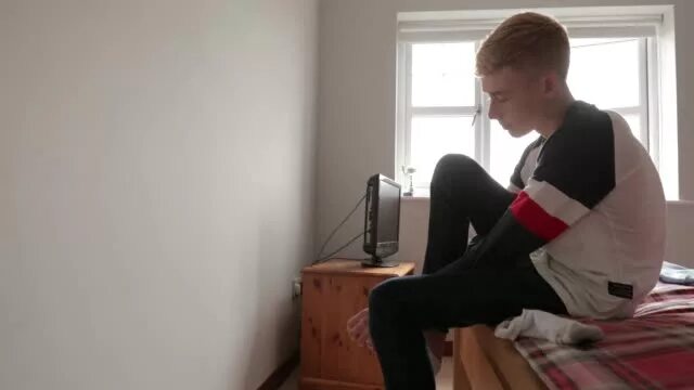 Нюхать носки белые девушек