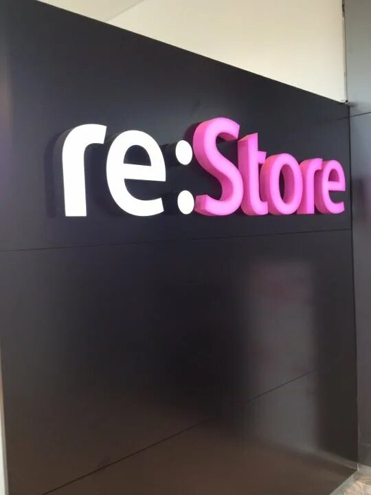 15 re store. Re Store Москва. Re Store в Новосибирске. Re Store Уфа Планета. Рестор на Тверской.