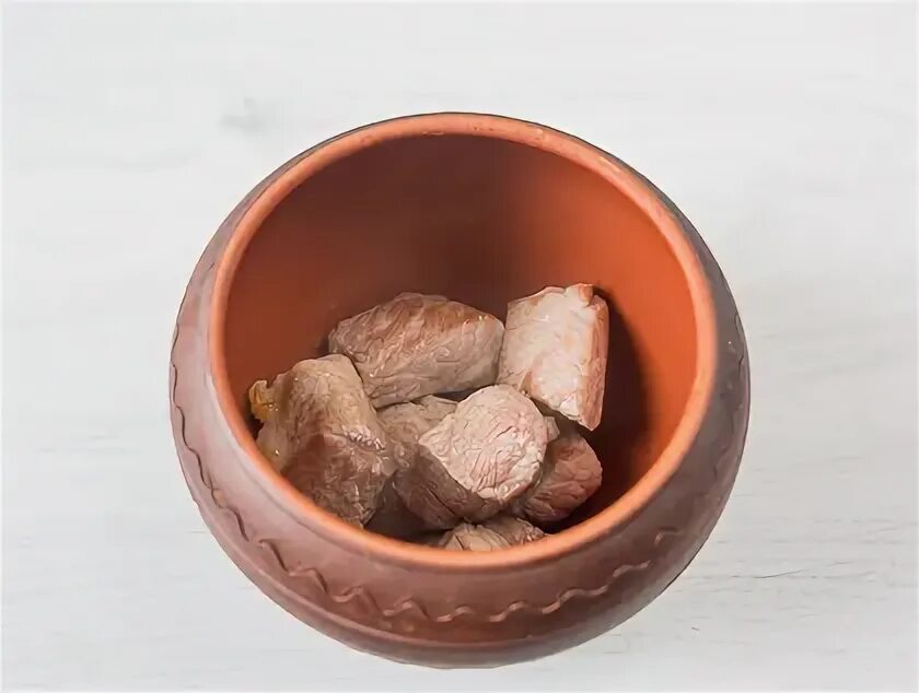 Курица с картошкой в горшочке. Грибное рагу. Шампиньоны в горшочке с картошкой. Картофель с грибами в горшочке. Грибной суп в горшочке в духовке.