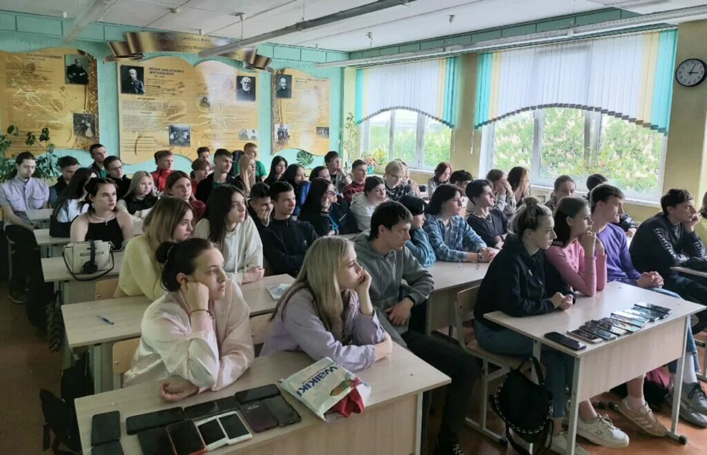 Колледж. Гос организации. Гомельский государственный колледж связи. Гомель колледж. Актовый зал.