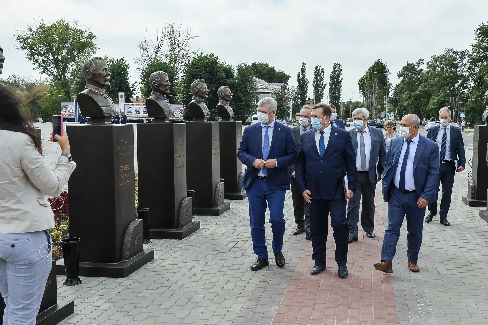 Погода поворино 10 дней воронежская область. Сквер Юбилейный Поворино. Сквер Южный Поворино. Администрация городского поселения город Поворино. Сквер интернационалистов Поворино.