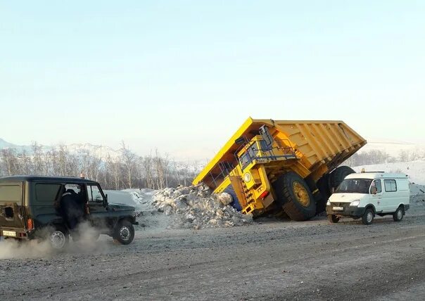 Водитель приморский край самосвала