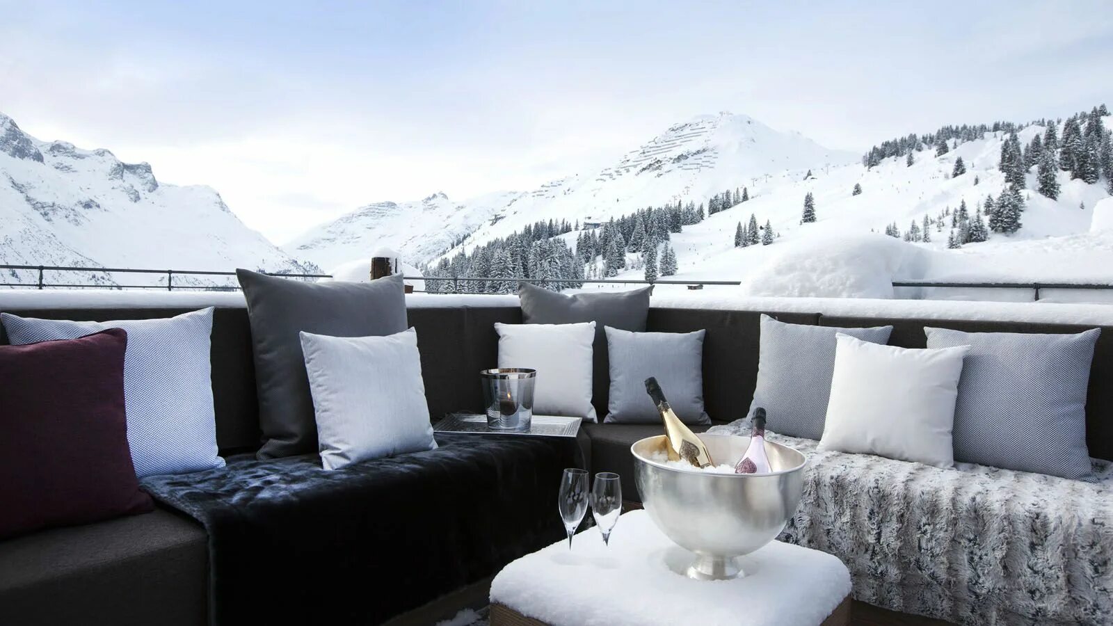 Новогодний интерьер классика. Роскошь зима. Фотосессия в домике зимой. Девочки зима роскошная жизнь. Chalet zermatt peak швейцария.