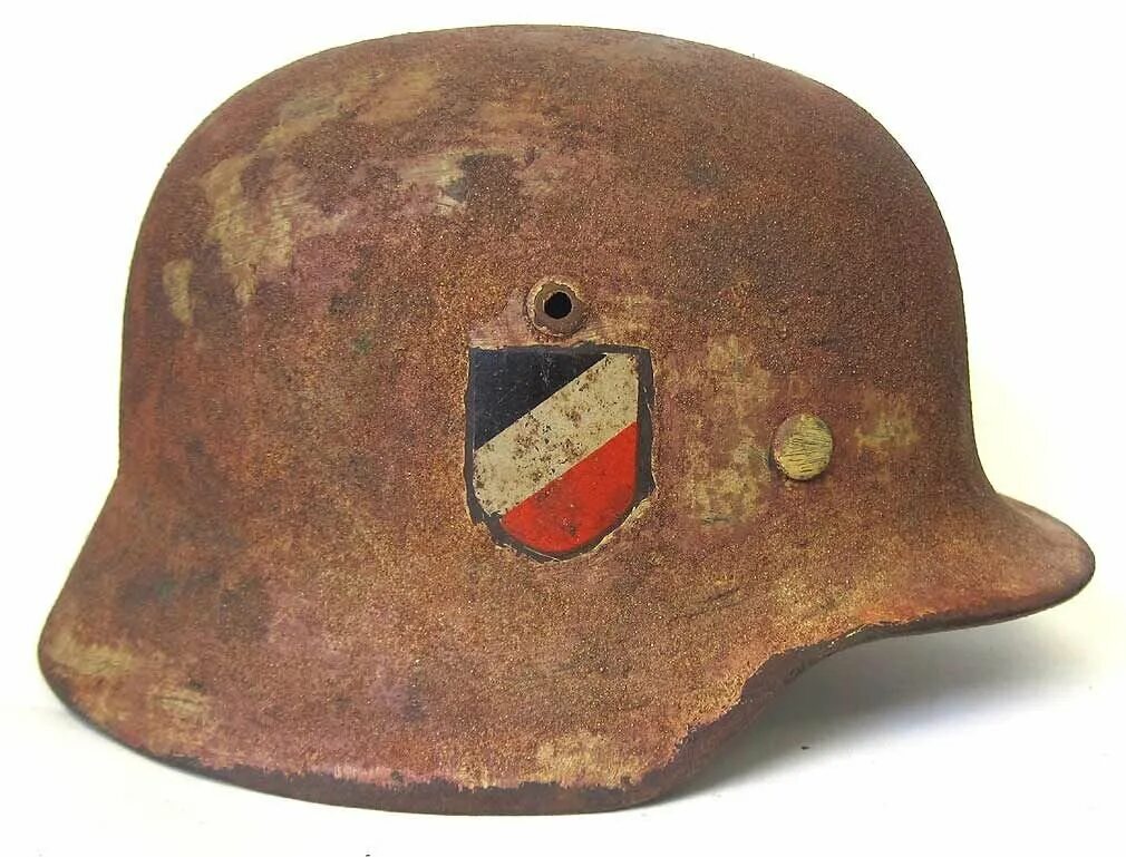 Каска 2 мировой. Каски солдат вермахта второй мировой. каска stahlhelm м35. немецкий шлем m35 солдат.