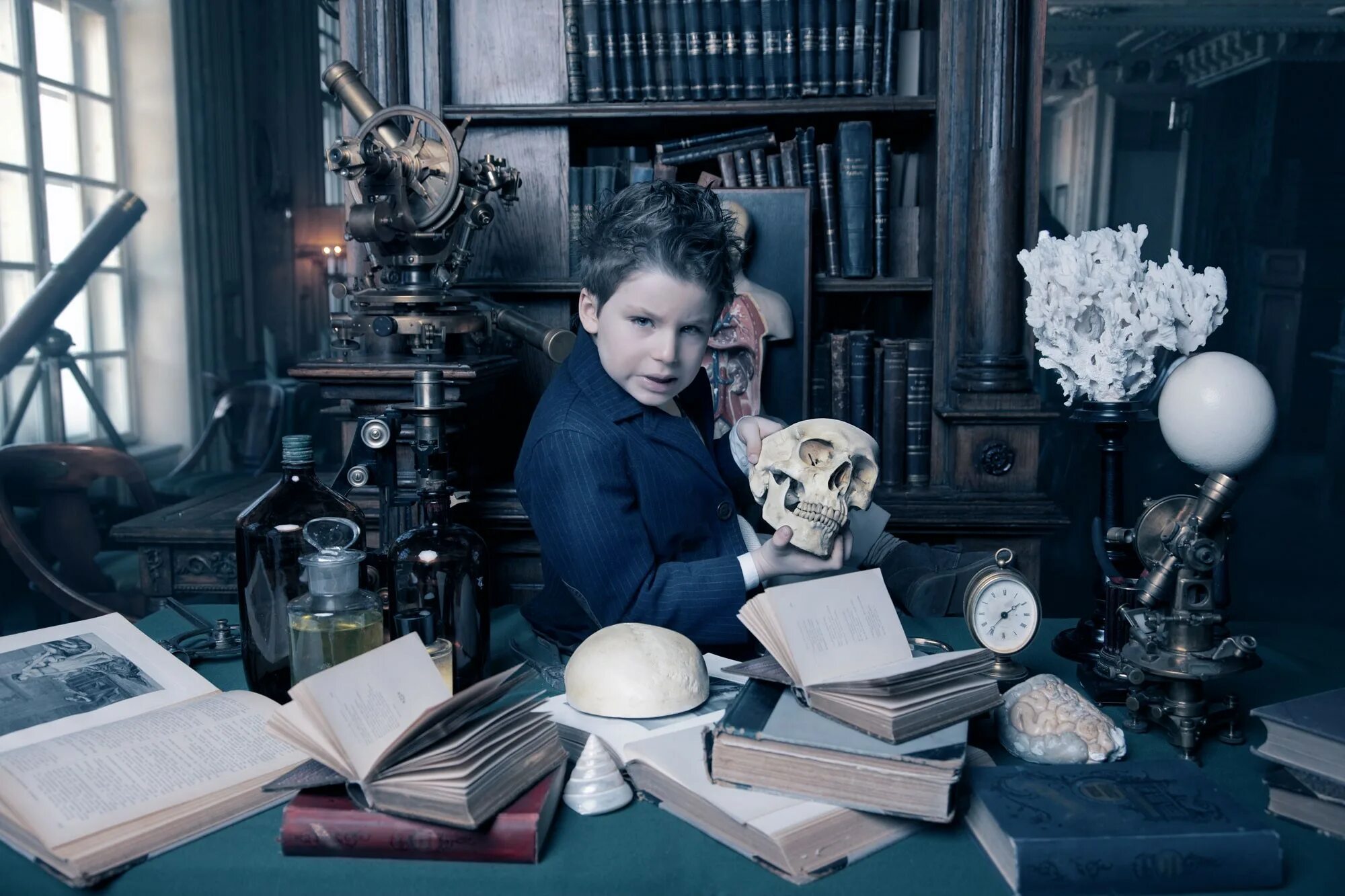 Александр блок маленький. Английский язык для детей. Хельга хилтунен финская. Маленький писатель. Писатель иллюстрация.