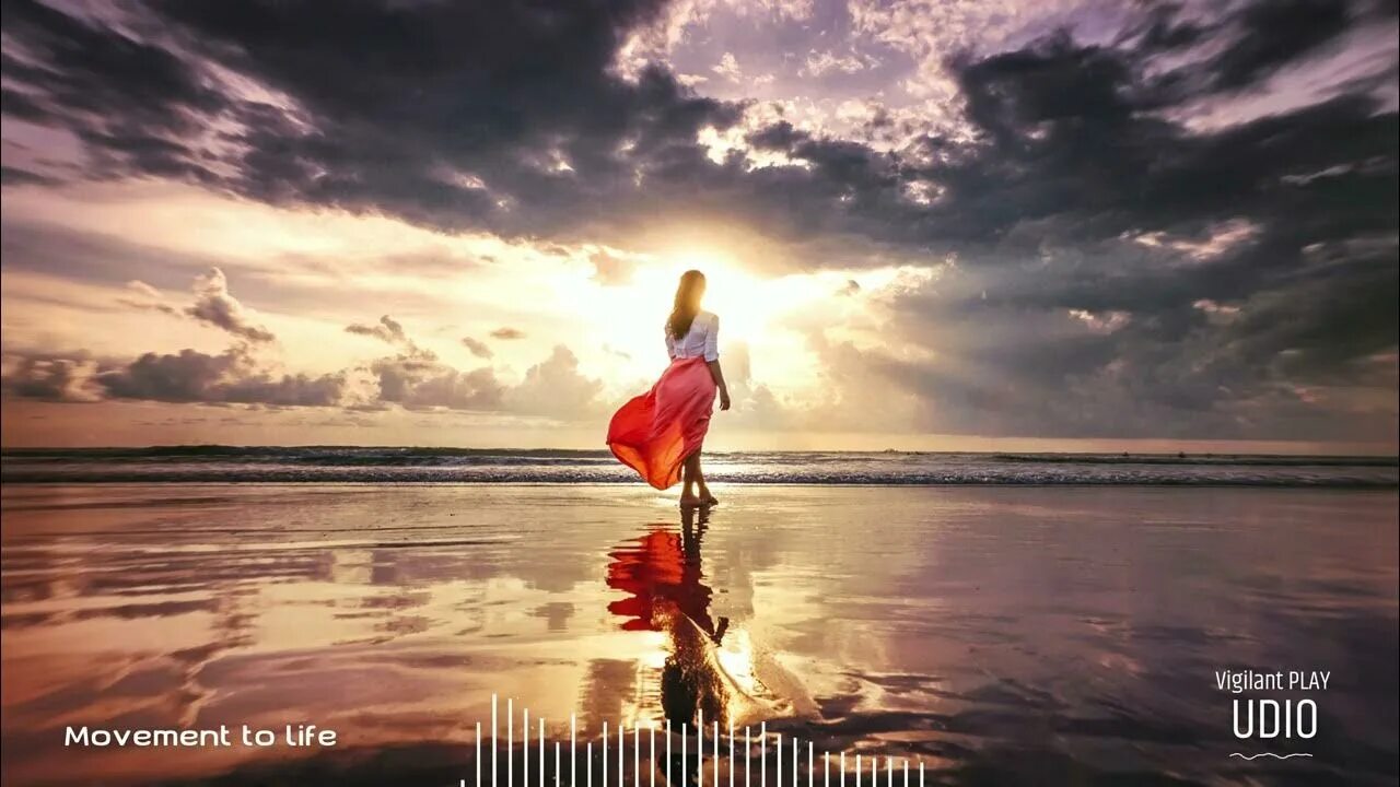 Improve your mind. Закат одиночество. Двое на закате у моря. Встречать рассвет. Девушка море вечер.