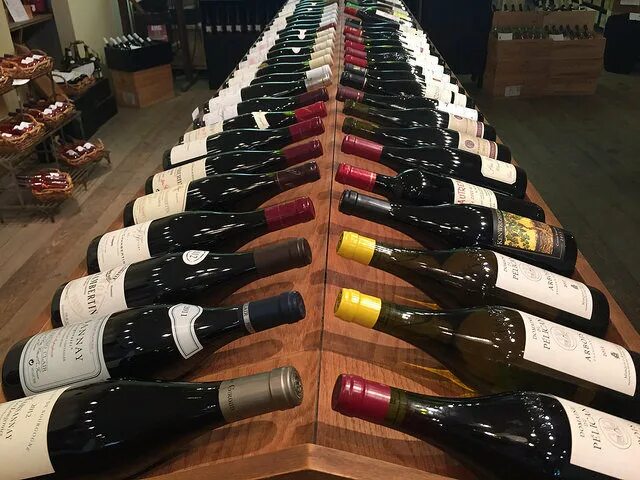 Wine company slogan. Wine company. Wine company. Грузинское вино. Виноторговая компания форт логотип.