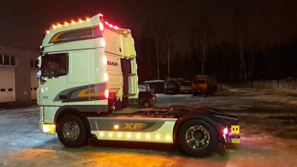 Подсветка даф. Daf 105 night. тюнингованный даф 105. фура даф 105. даф 105 тюнинг.