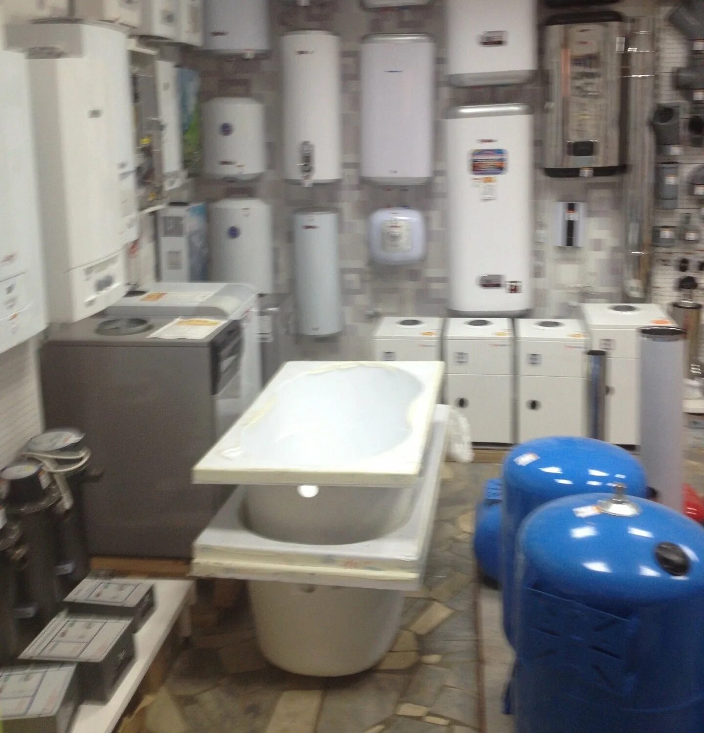 Сантехник елабуга. Сантехник елабуга. Ул тази гиззата, 1а. Нефтяников 1 елабуга. Магазины в елабуге.