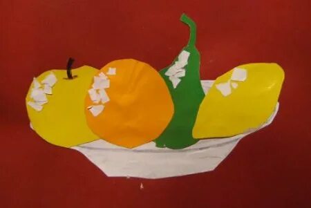 Натюрморт из цветной бумаги. Натюрморт в технике аппликации из цветной. Натюрморт из цветной бумаги. Натюрморт аппликация. Натюрморт в стиле аппликации.