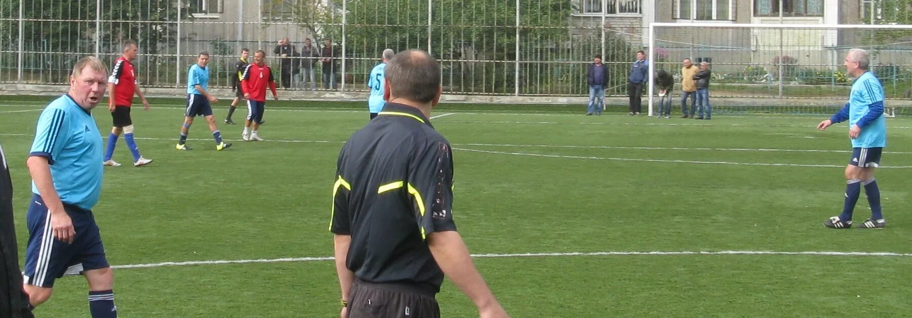 Воронежский футбол ветераны 40. Стрела футбол воронеж. Футбол ветераны. Стадион урожай. Пермская ветеранская лига.