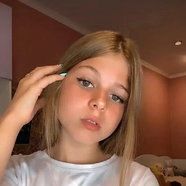 Сколько лет лере симоновой симке