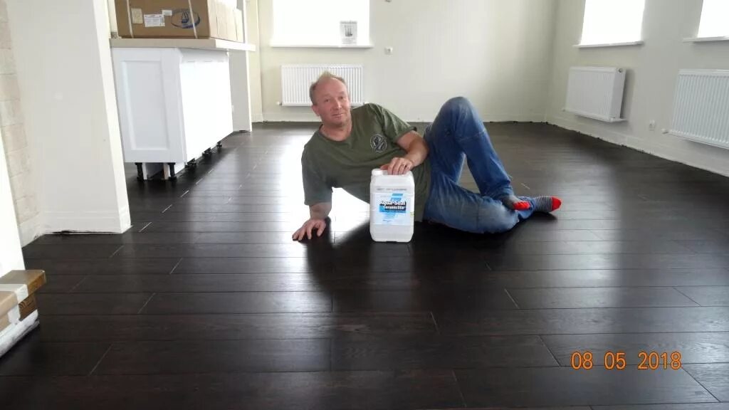 Наливной пол гараж полимер. Полы в квартире. Меняй пол. Укладка напольных покрытий. Ламинат quick-step arte uf1155 версаль светлый.