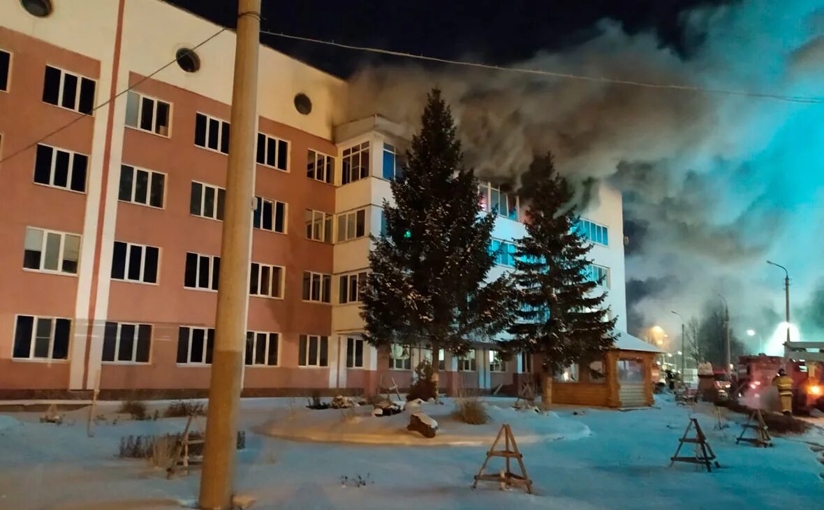 Пожар. Взрыв на нпз уфа 2016. Что происходит в уфе в настоящий момент. Сгоревшая больница в уфе на улице бардина. Пожар в уфе 2020.