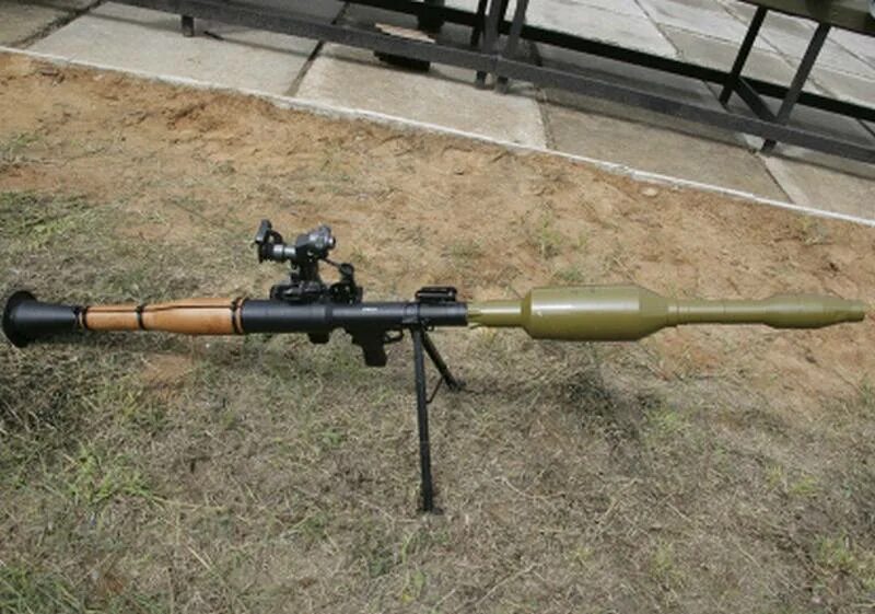 Как выглядит настоящая рпг One grenade launcher in hands of the Ukrainian guerrillas stops four units of en