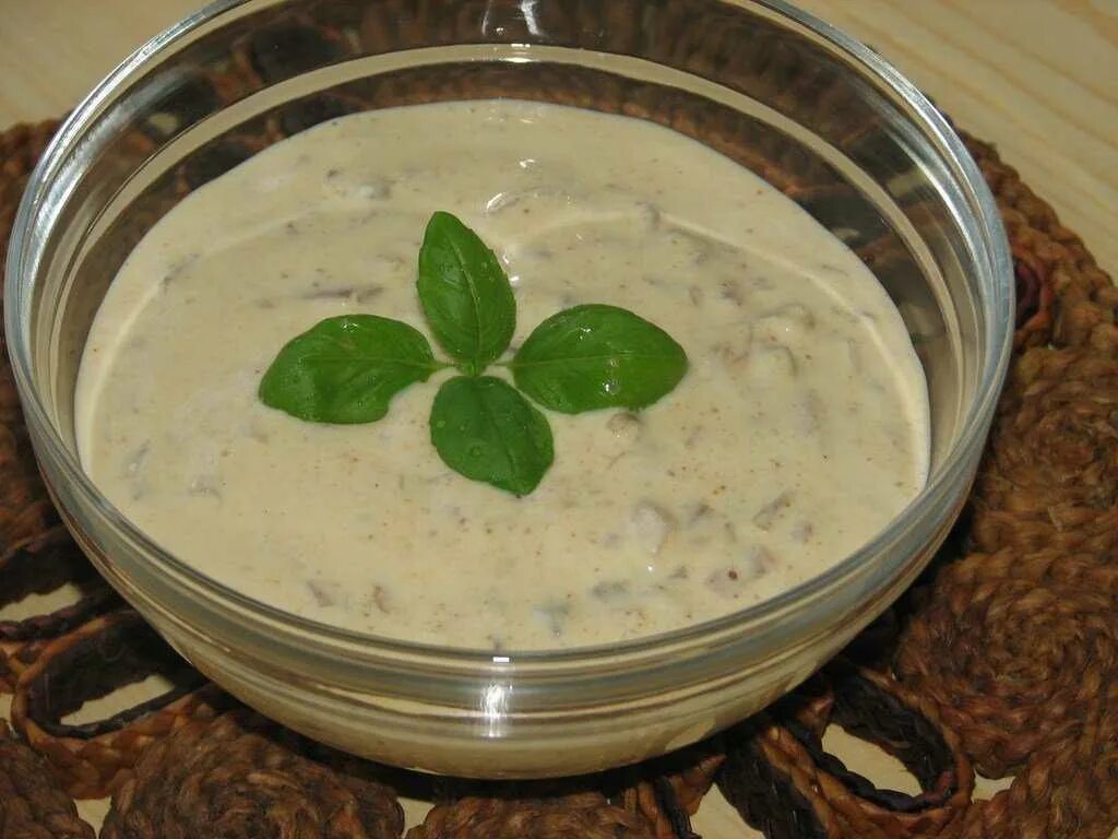 Дрессинг яблочно-луковый. Соус луковый с горчицей робер. Соус луковый белый. Сливочно луковый соус. Соус субиз.