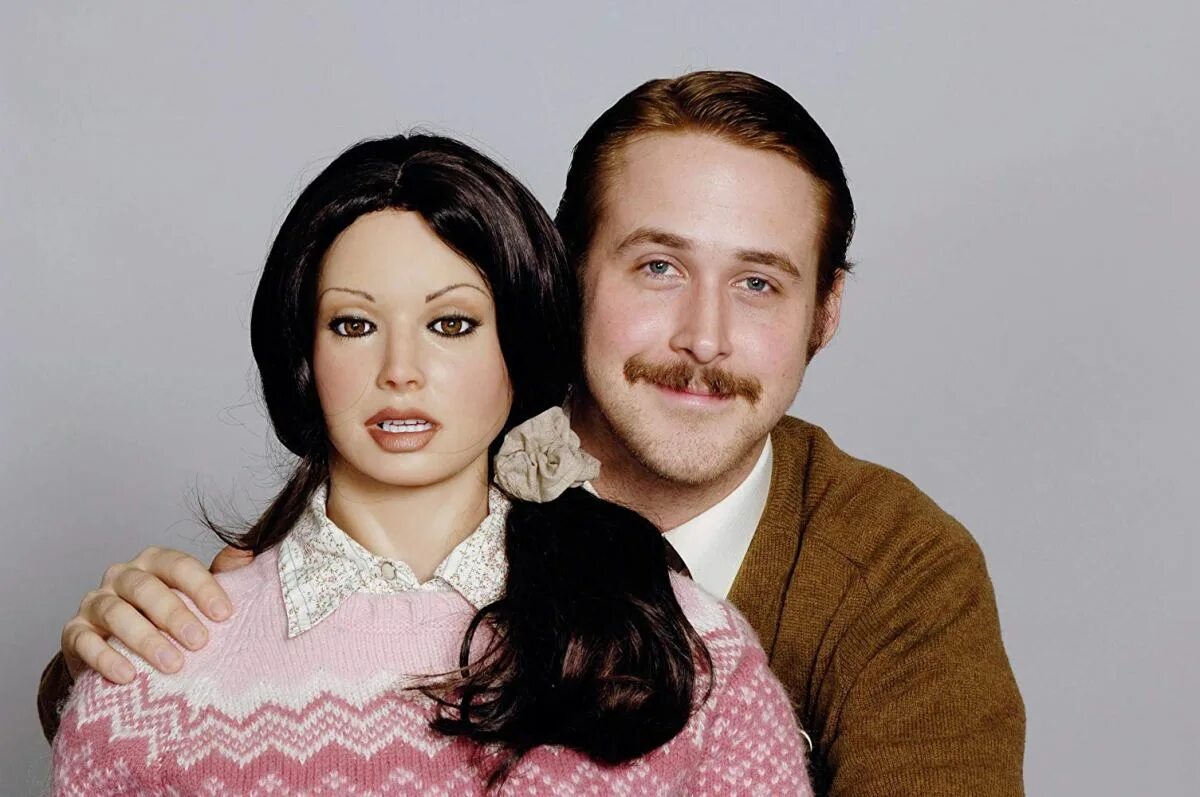 Ларс и настоящая девушка фильм 2007. Валерия маркелова реал гёрл. Ларс и настоящая девушка фильм 2007. Ларс и настоящая девушка 2007. Райан гослинг с куклой.