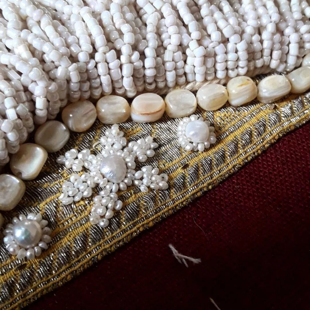 икона казанской матери золотошвейная. русский жемчуг. шитье жемчугом. русская жемчужина. шитье жемчугом.