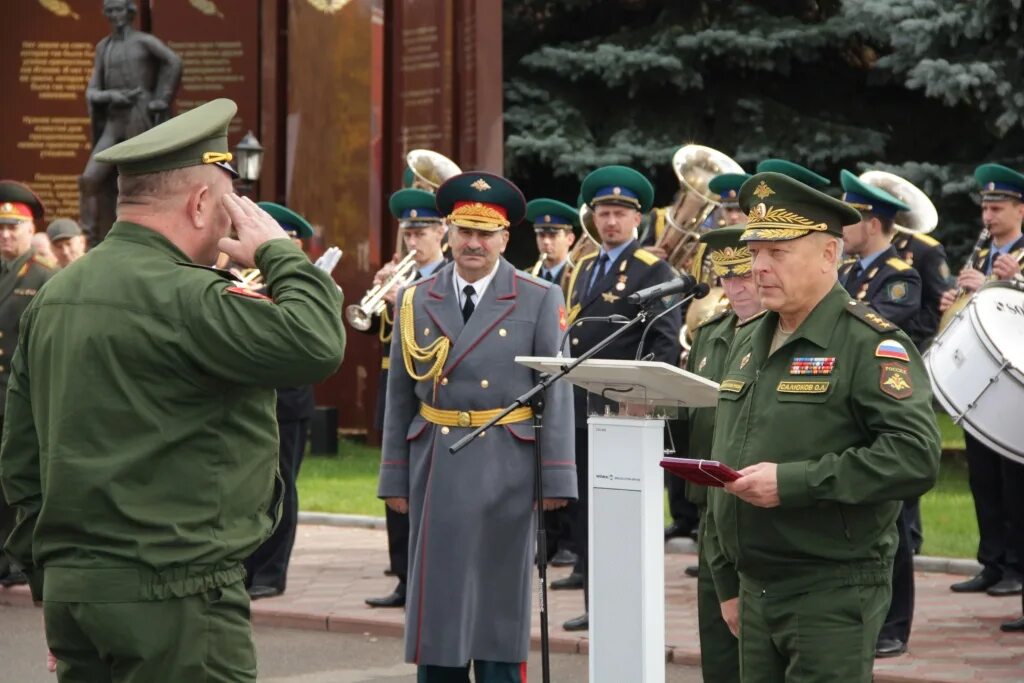 Училища 70. Училища 70. Начальник военного училища ярославль. Явву пво ярославль плац. Ярославскому училищу 70 лет.