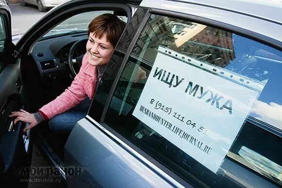 Афоризмы про женственность. Работающей женщине возможно самой нужна жена. Интеллектуальный юмор для женщин. Каждой работающей женщине нужен гога. Женатый мужчина.