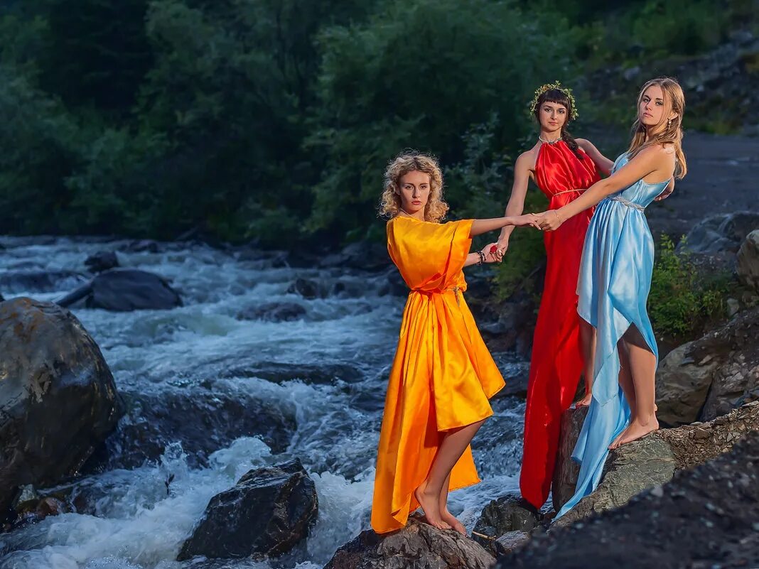 фото трех граций. фото трех граций. скульптуры древней греции три грации. три грации хариты. фото трех граций.