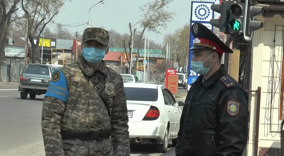 Полиция Нурсултан. Пеший патруль полиции. Полиция Алматы. Патрульные Казахстана. Полиции остановите военные