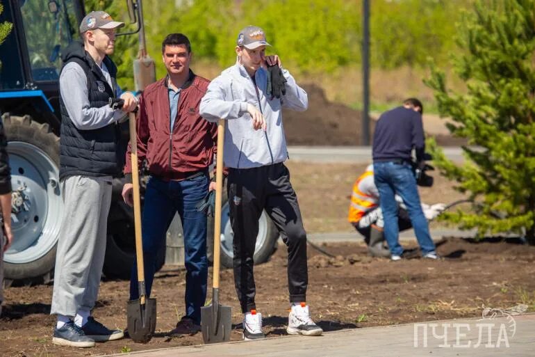 Кинул работодатель. В Краснослободском районе сегодня сажали аллею. 12 Мая посадки в Челябинском Бору. Водоканалу спб150 посадка аллеи.