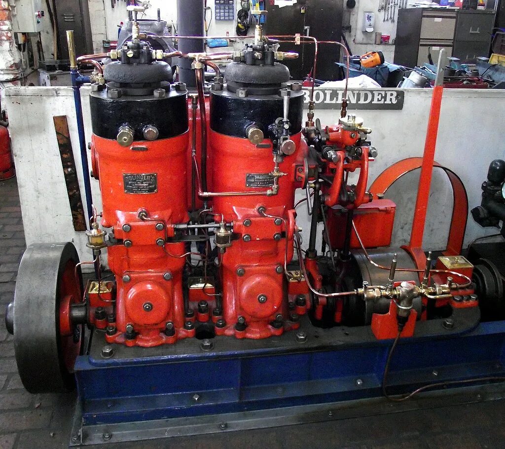 Полудизельный двигатель. Нефтяной двигатель. Полудизель болиндер. Нефтяной двигатель. Нефтяной двигатель.