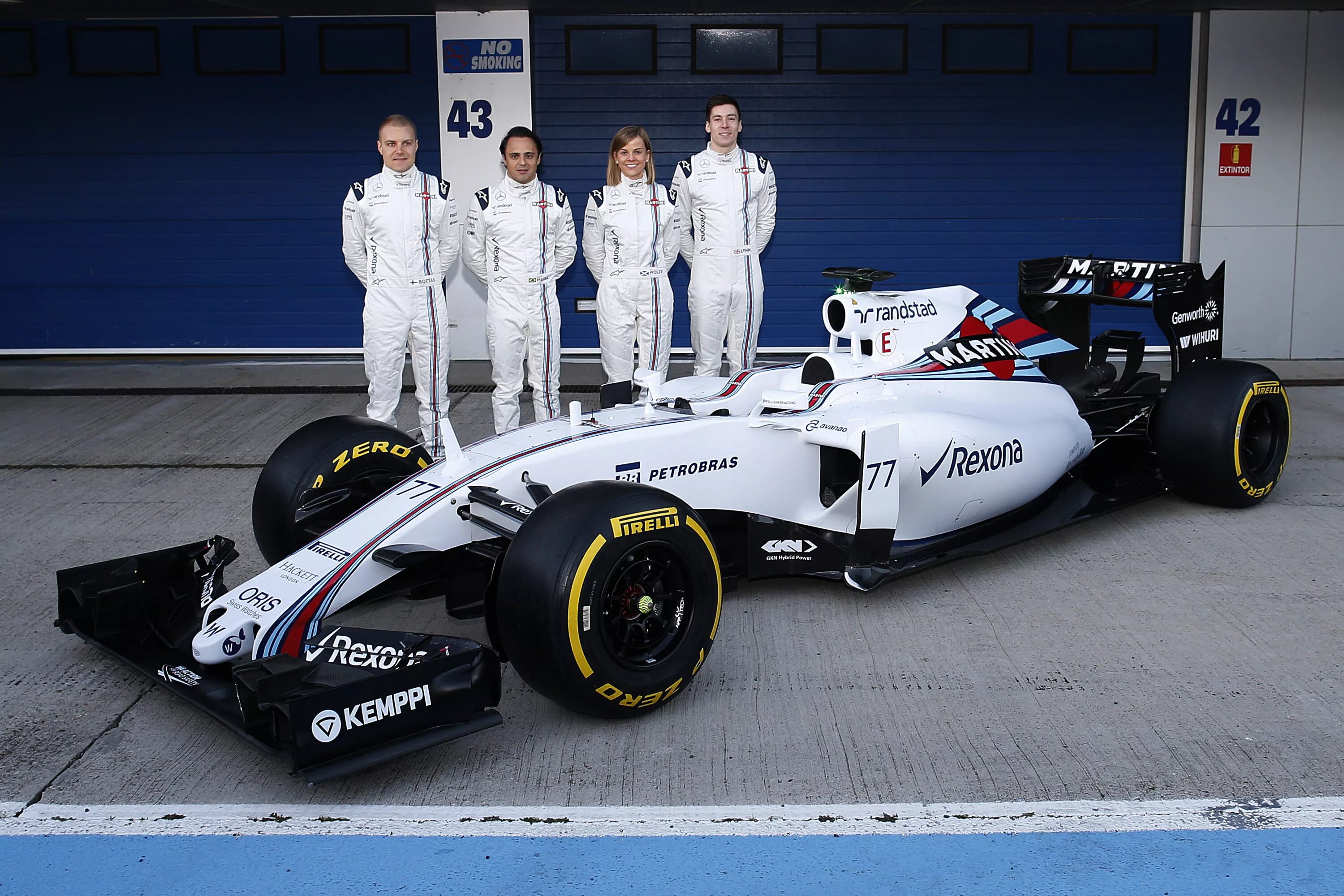 Williams fw27. Болиды ф1 2015. Sauber f1 2015. Williams f1 2015.