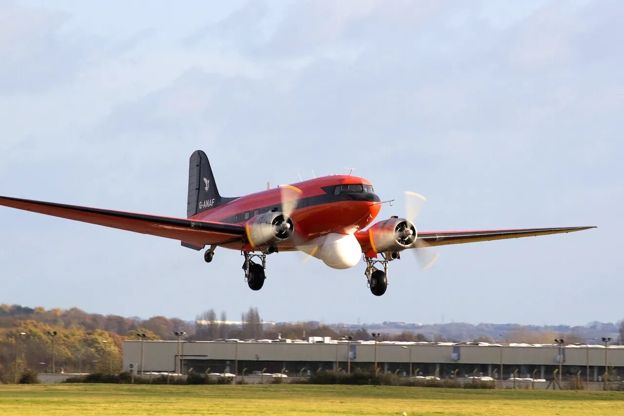 Дуглас самолет. Douglas DC-3. Дуглас DC-3 вид сверху. Douglas DC-3 Air Anglia.