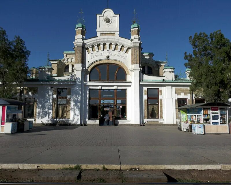 Вокзал в туркестан арыс. Вокзал туркестан. Вокзал станция туркестан. Вокзал в туркестан арыс. Кентау туркестан обл.
