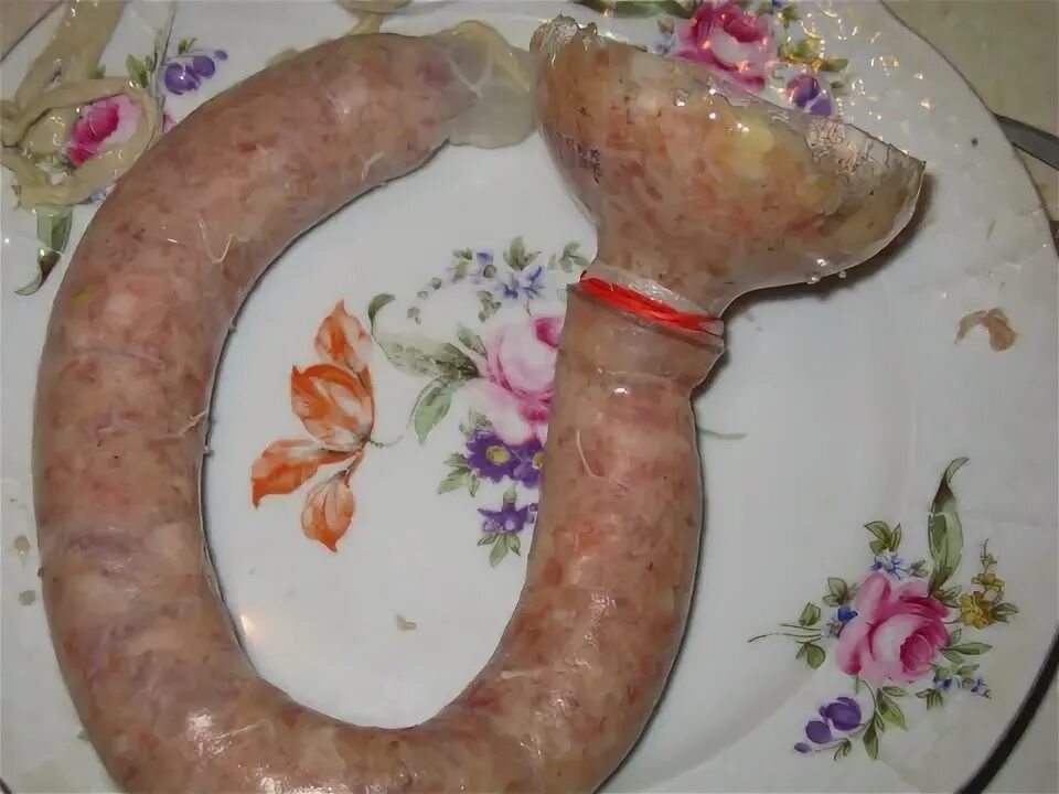 Делаем домашнюю колбасу в кишках через мясорубку. Колбаски домашние без кишок. домашняя колбаса без мясорубки. набиваем домашнюю колбасу.