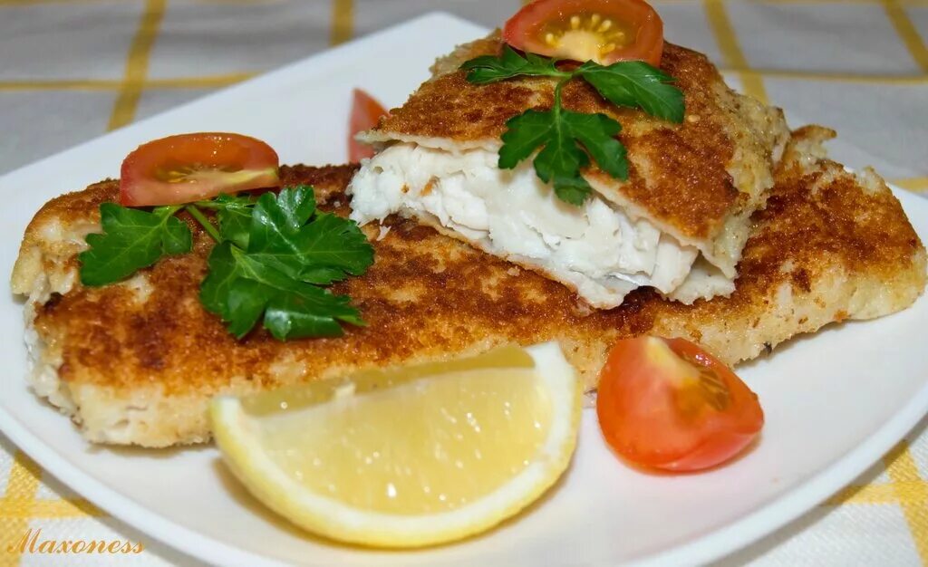 Хрустящая рыба в духовке в панировке. Треска в сухарях. Филе трески в панировочных сухарях. Рыбные палочки тресковые. Рыба филе минтая.