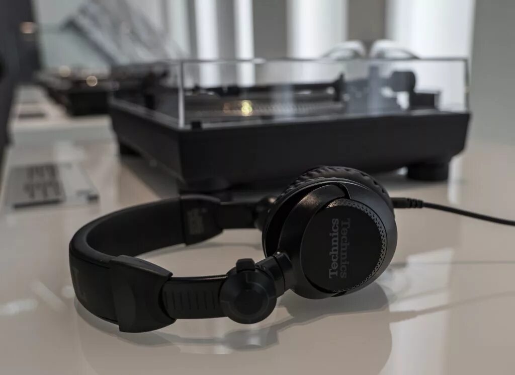 Technics eah. Technics eah-dj1200. technics eah-dj1200 black. technics eah 1200. наушники technics rp-dj1200.