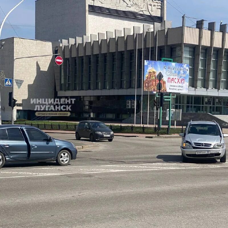 Чп инцидент луганск. Чп инцидент луганск. Красная площадь луганск. Маршрутка. Нижний бестях гостиница ураанах.